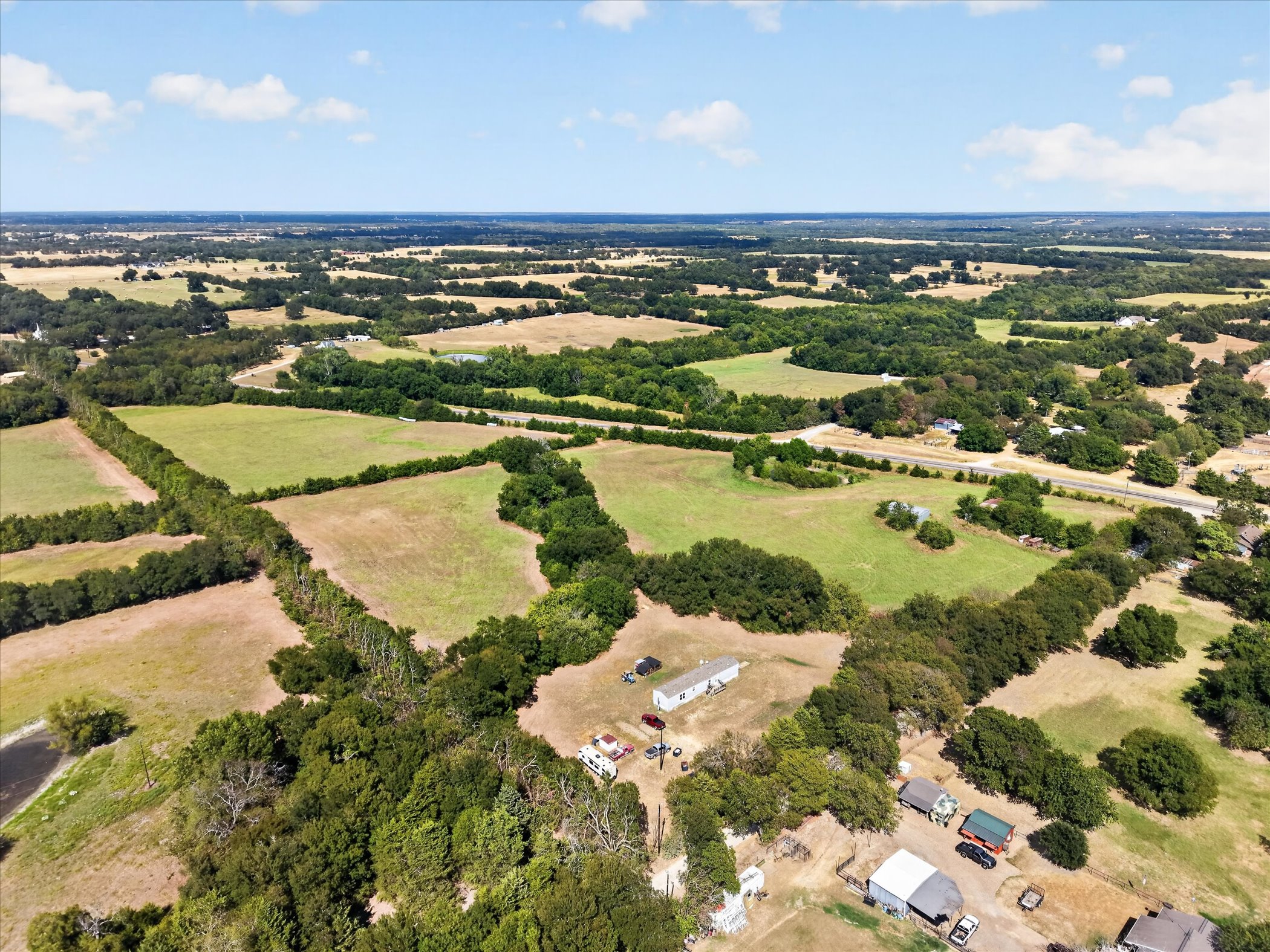 913 County Road 4232, Bonham, Texas — property photograph 1 of 34