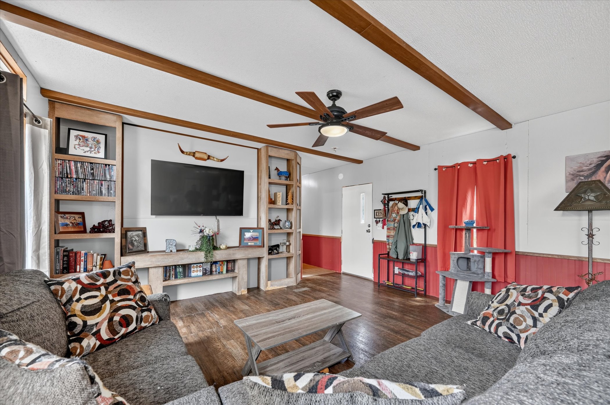 913 County Road 4232, Bonham, Texas — property photograph 8 of 39