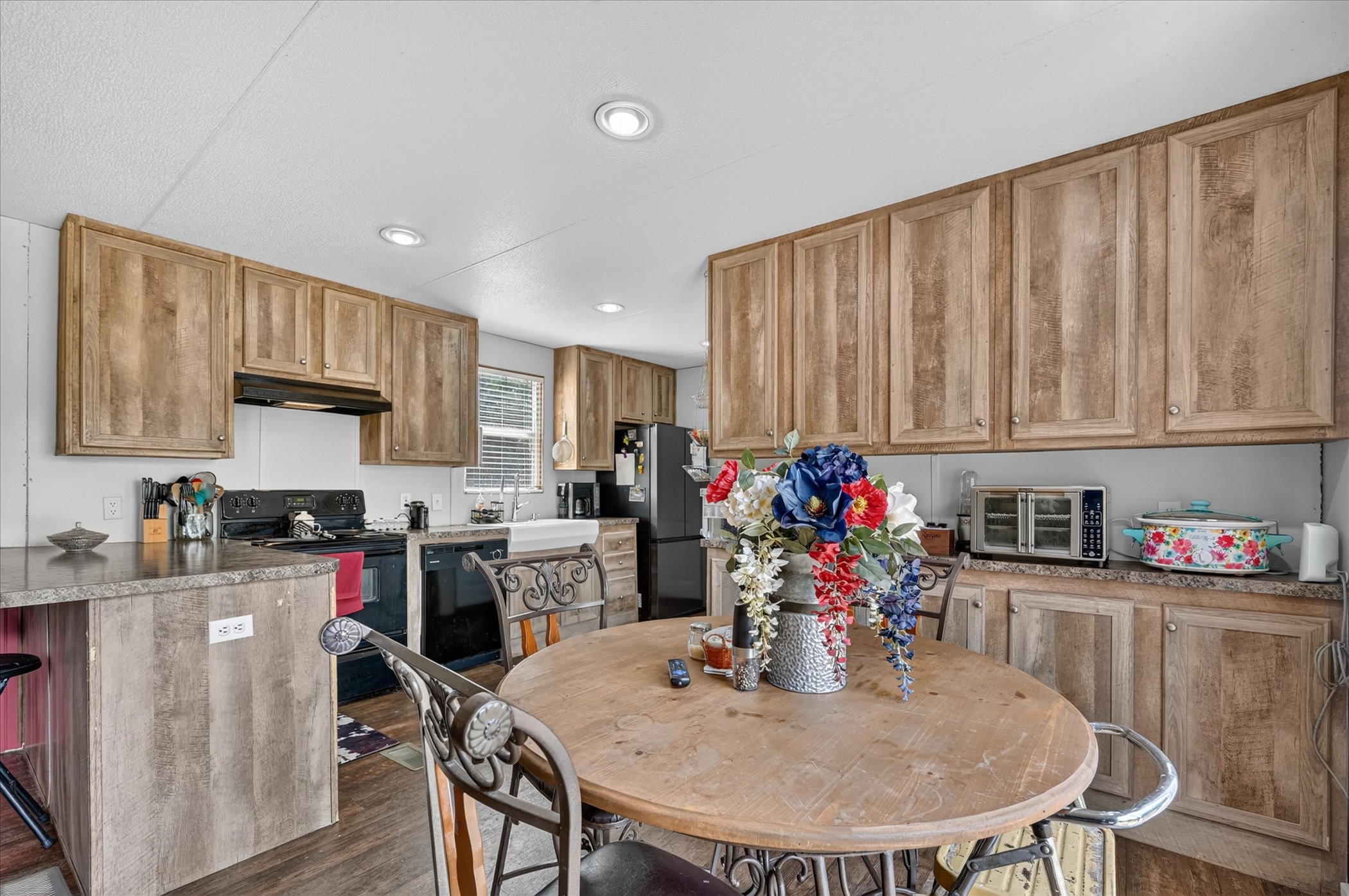 913 County Road 4232, Bonham, Texas — property photograph 12 of 39