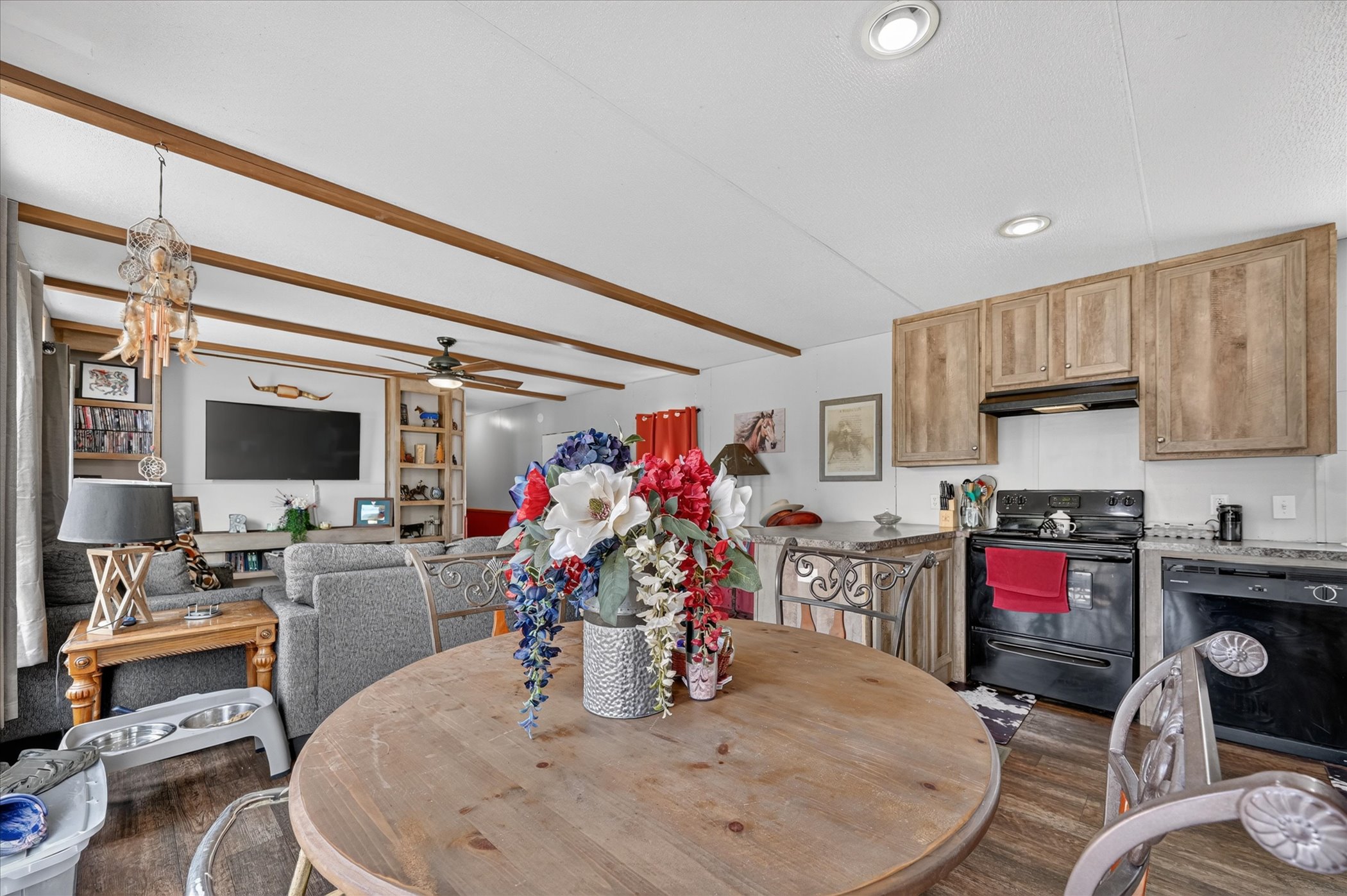 913 County Road 4232, Bonham, Texas — property photograph 11 of 39
